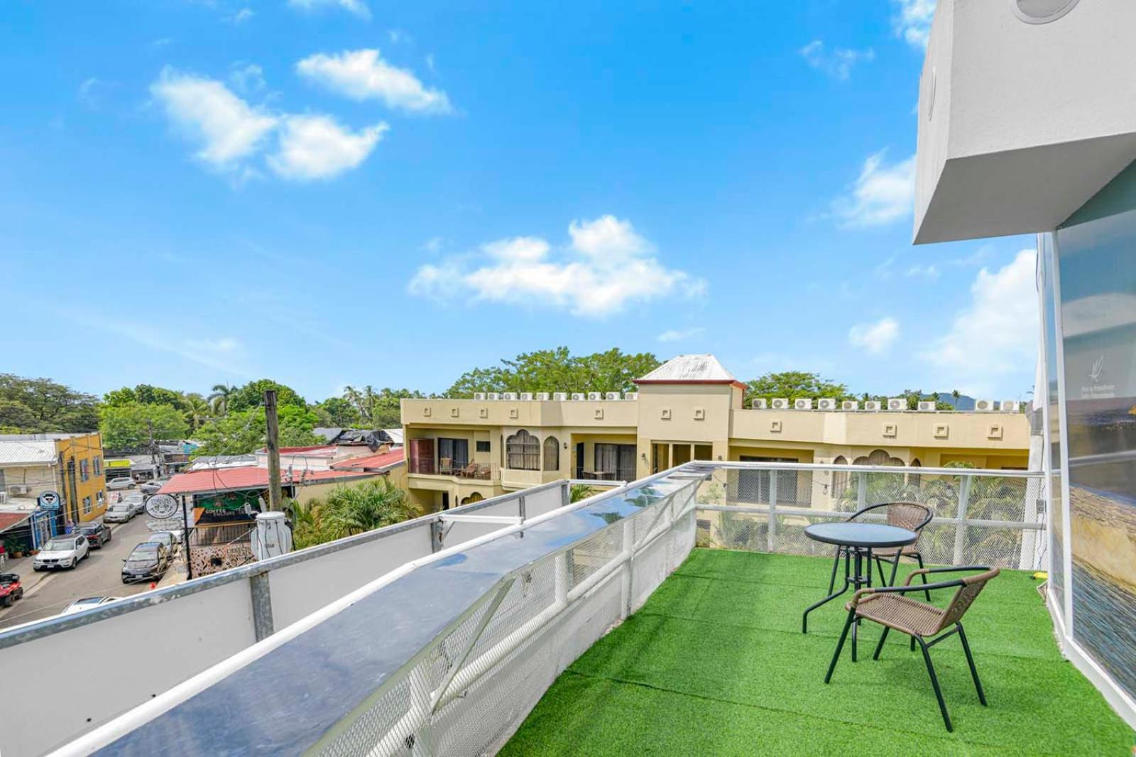 Surfo House Hotel & Hostel Tamarindo Exterior photo