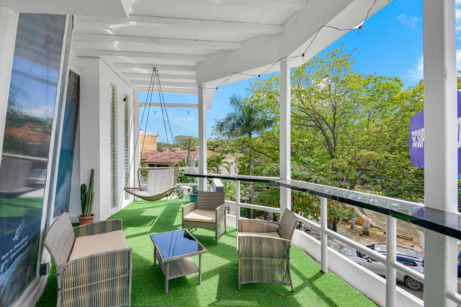 Surfo House Hotel & Hostel Tamarindo Exterior photo